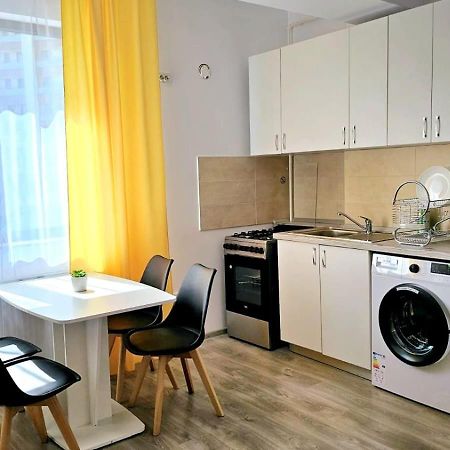 Evelyn Modern Apartment Near Palas ياش المظهر الخارجي الصورة