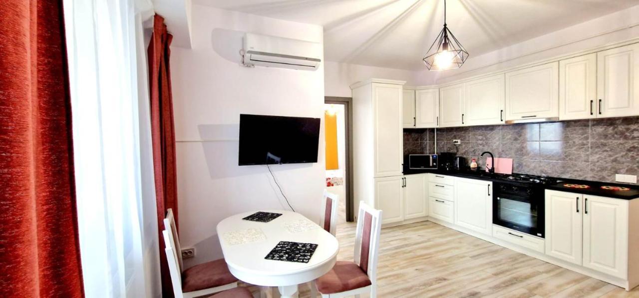 Evelyn Modern Apartment Near Palas ياش المظهر الخارجي الصورة
