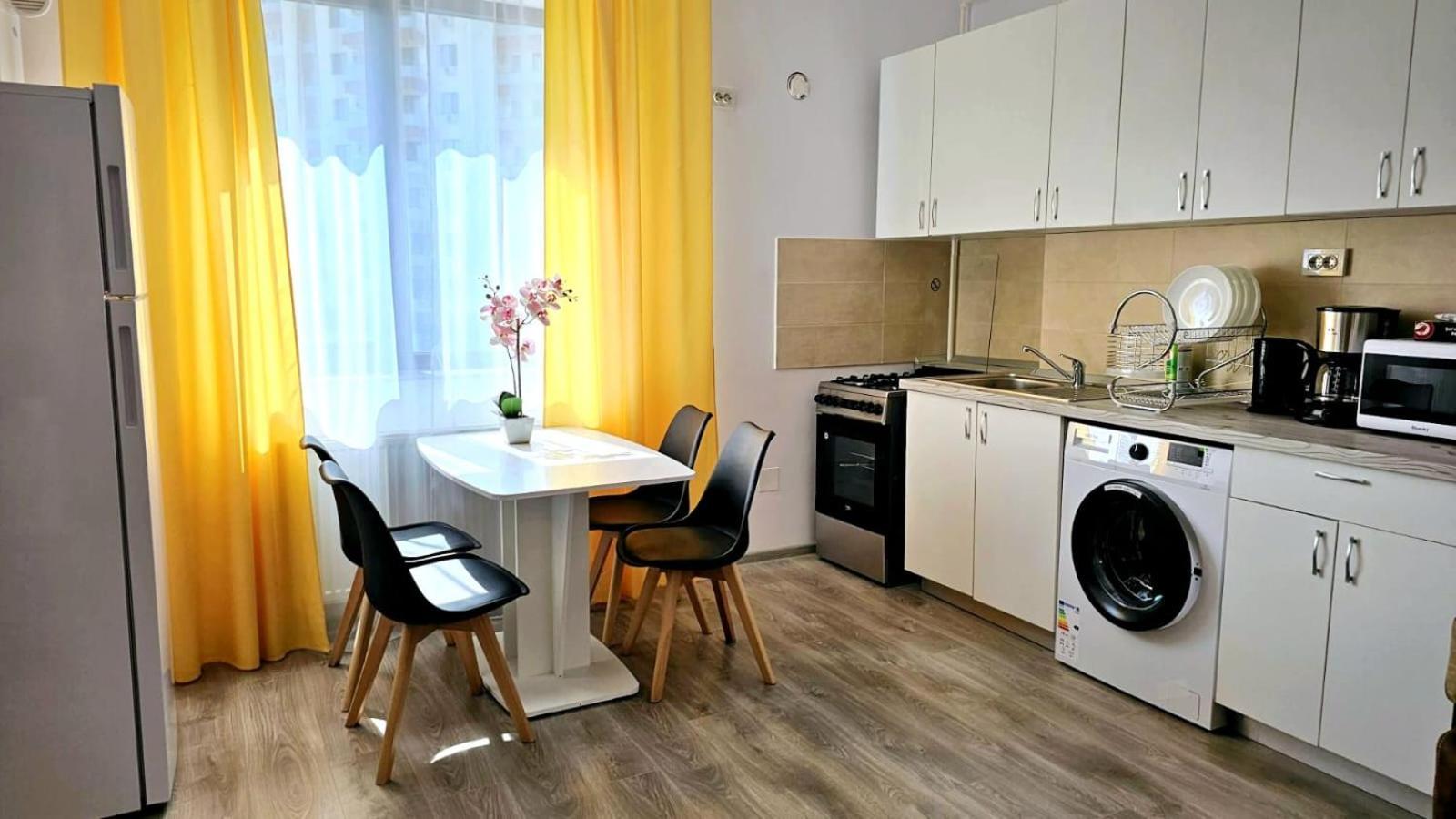 Evelyn Modern Apartment Near Palas ياش المظهر الخارجي الصورة